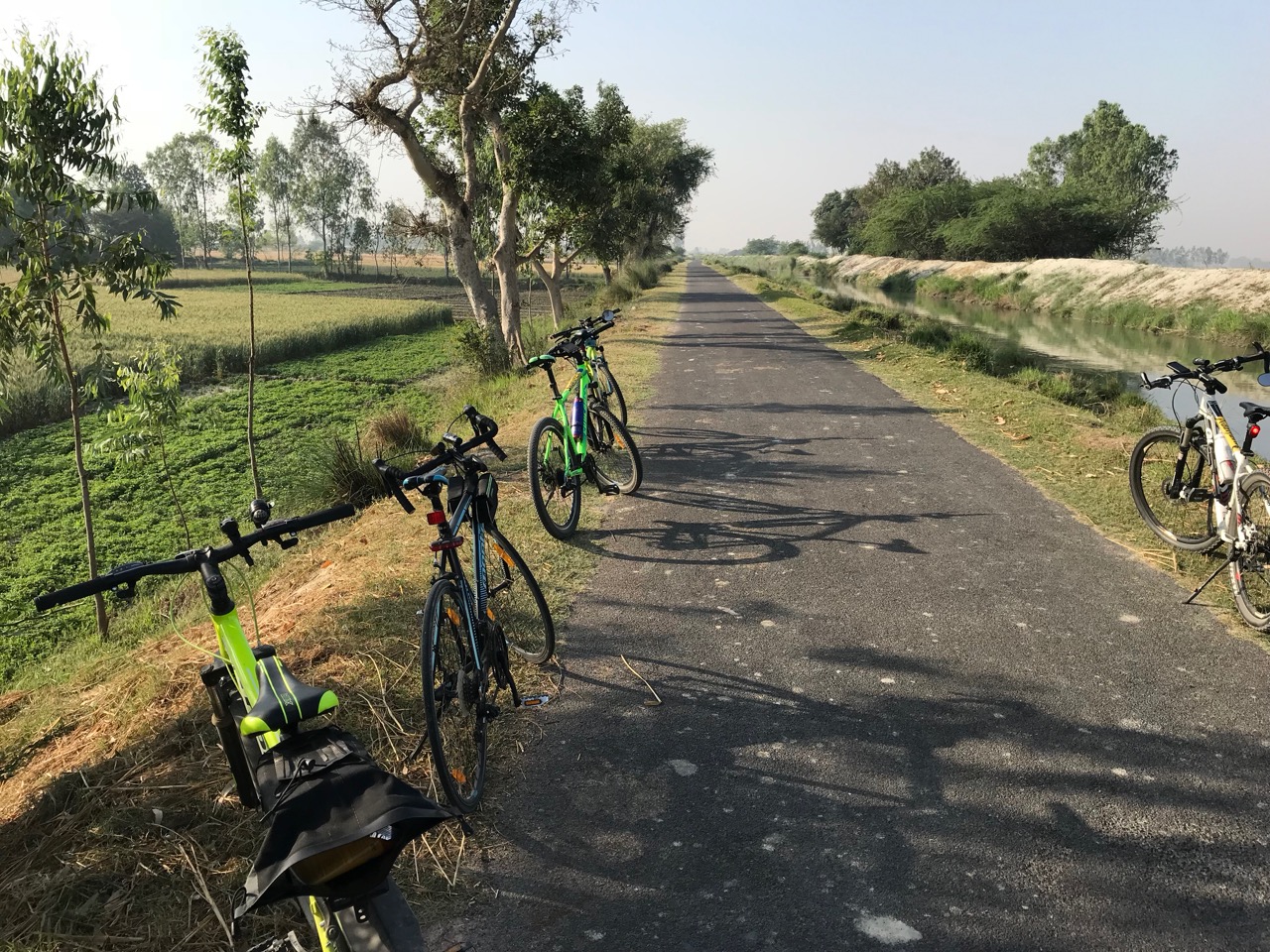 Cycles on narrow road